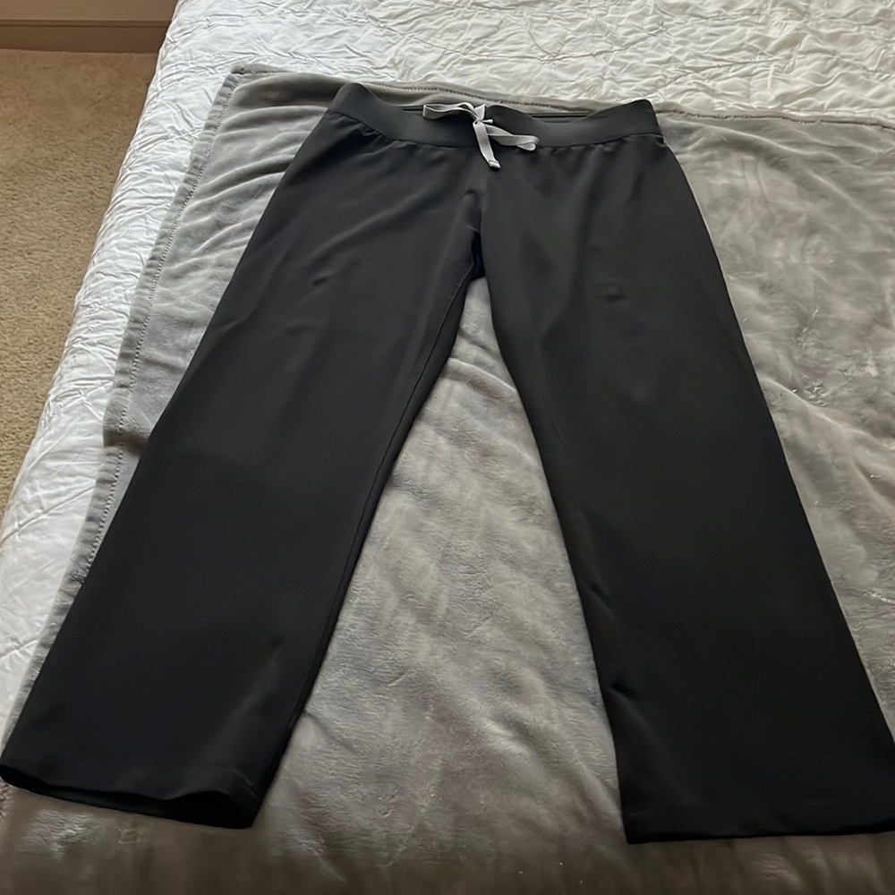 FIGS Livingston Navy Blue Women’s Scrub Pants. Size: Medium/Petite. LIKE NEW!